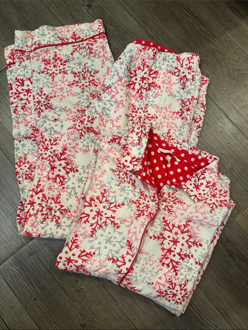 Victoria's Secret White Red Gray Snowflake Pajama Set. M. GUC!❄️